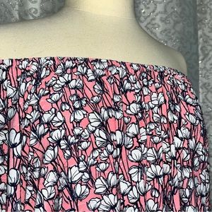 Elegant and Versatile: Croft Barrow Loose Flowered Top for Every Occasion